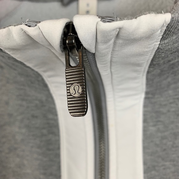 Lululemon Light as Warmth Jacket in Heathered Medium Grey / White - Picture 4 of 16